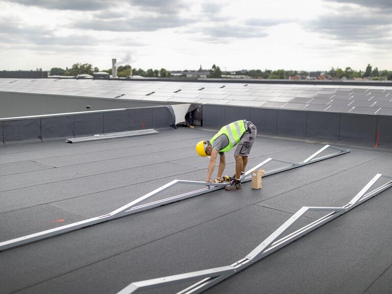construction and installation solar panels